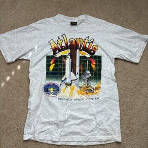 Vintage 1992 Gray Atlantis Kennedy Space Center T-Shirt